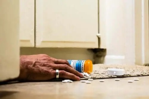 Bărbat care a luat o supradoză de opioide