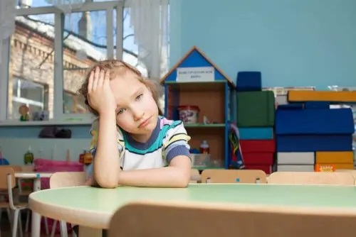 Copil cu dificultăți de concentrare