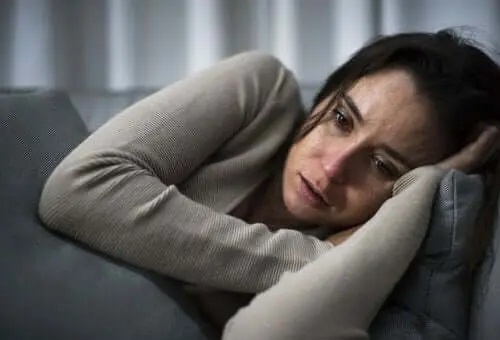 Femeie care suferă de depresie