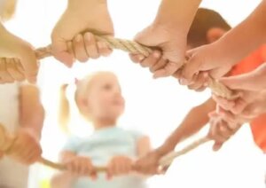 Cum să încurajezi jocurile în echipă la copii