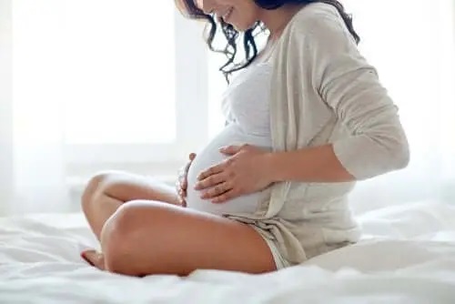 Mămică care cunoaște informații despre cursurile de pregătire a nașterii