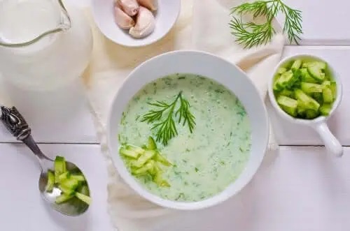 Supă de avocado și castravete