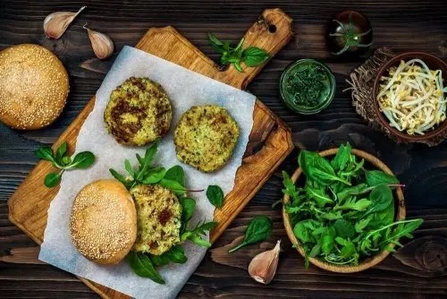 Burgeri vegani din quinoa