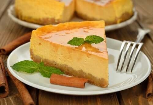 Felie de cheesecake pina coloda fără coacere