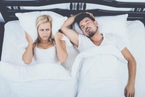 4 tratamente alternative pentru sforăit
