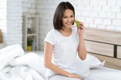 Fată care știe cum poți depăși un val de căldură acasă