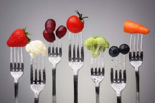 Furculițe cu alimente pentru prevenirea obezității