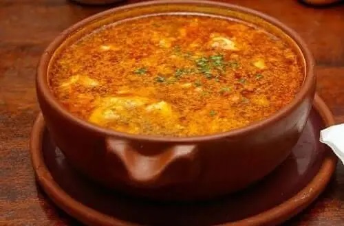 Rețete de supă cu usturoi și chorizo
