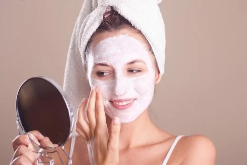 Ai grijă de piele la menopauză cu măști faciale