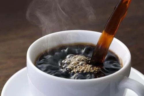 Cană cu cafea fierbinte