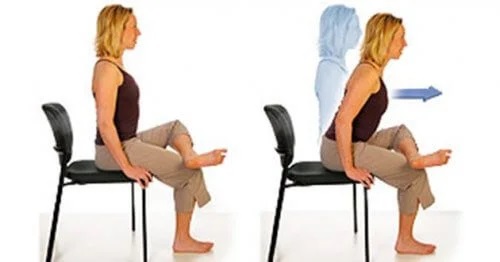 Fameie care face exerciții pe scaun