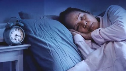 Femeie care trebuie să ia hipnotice sau somnifere ca să doarmă
