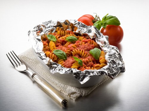 Mâncare gătită în folie de aluminiu