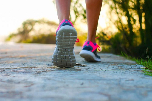 Mersul pe jos pe lista de exerciții pentru varice