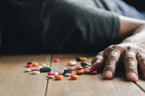 Pacient care a leșinat pentru că a luat prea multe medicamente