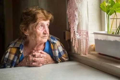 Singurătatea la bătrâni: cum le afectează sănătatea
