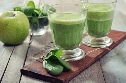 Cele mai bune smoothie-uri cu spanac pentru slăbire