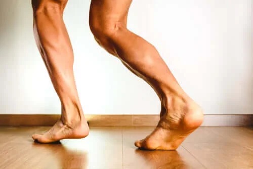 Crampele la nivelul gambelor: de ce apar?