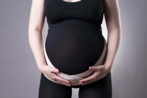 Centura elastică de susținere pentru gravide
