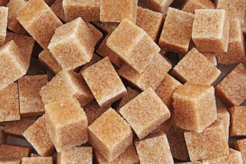 Cuburi de zahăr brun