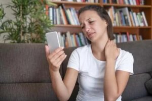 Sindromul Text Neck: metode de prevenire