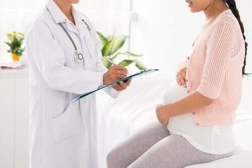 Gravidă la consult medical