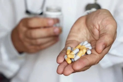 Medic ce prescrie tratamentul cu isotretinoin