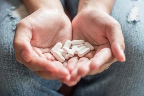 Persoană care nu știe efectele paracetamolului asupra personalității