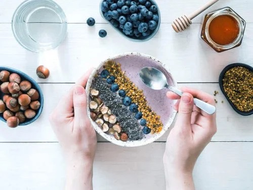 Smoothie bowl la micul dejun