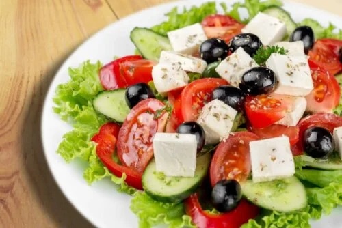 Despre brânza feta în salate de vară