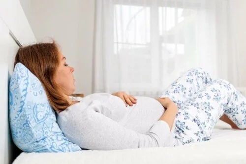 Femeie care se confruntă cu epilepsia în sarcină