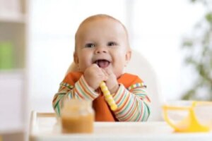 Înțărcarea bebelușului: cum să-i oferi alimente