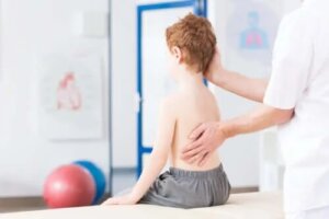 Scolioza la copii: tot ce trebuie să știi