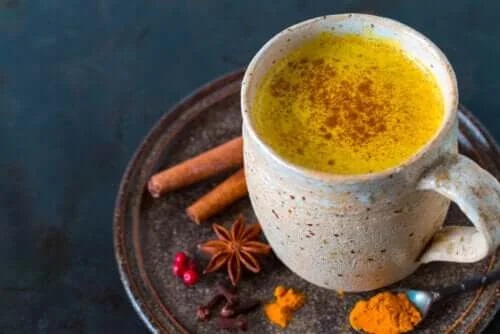 5 beneficii ale ceaiului de turmeric