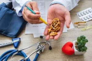 Știai că nucile scad tensiunea arterială?