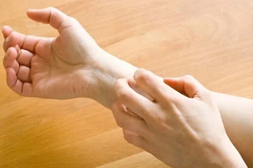 Pacient care are o durere de mână