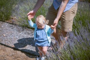 10 exerciții pentru a învăța copilul să meargă