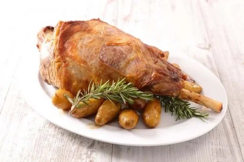 Farfurie cu friptură de miel