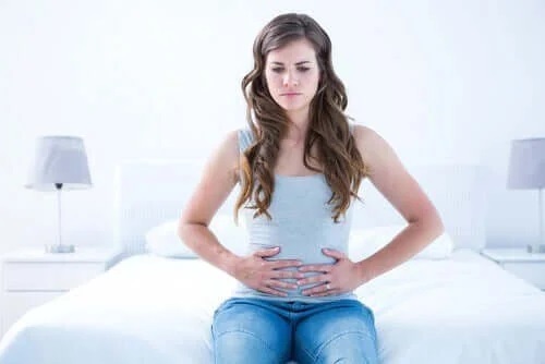 Femeie care are nevoie de tratamente pentru sepsisul urinar