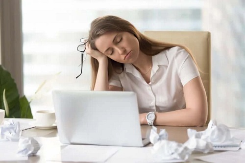 Oboseala pe lista de simptome ale problemelor tiroidiene