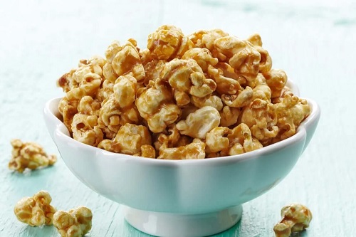 Cum să faci popcorn sănătos aromat la tine acasă