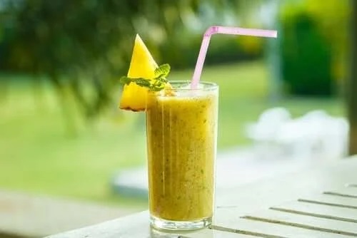 Remedii pentru problemele genunchilor sub formă de sucuri