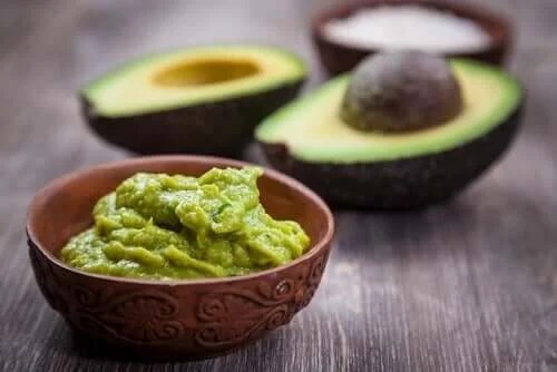 Sos cremos de avocado proaspăt