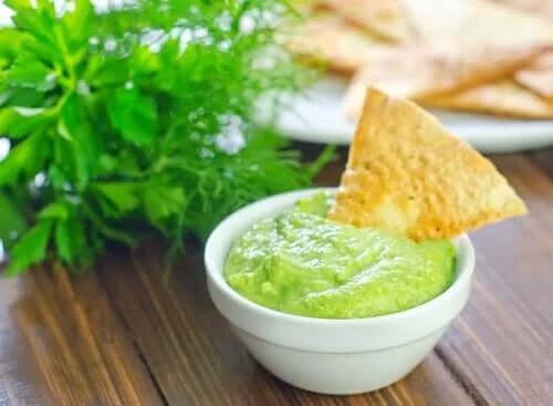 Sos cremos de avocado cu tortilla