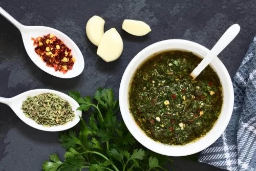 Sos verde pentru chiftele de merluciu și creveți