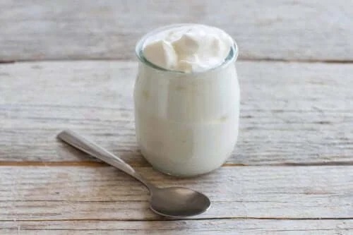 Beneficiile alimentelor fermentate precum iaurtul