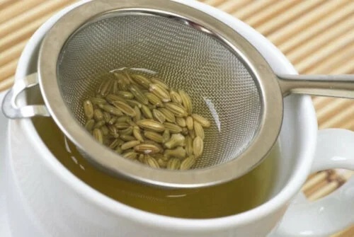 Beneficiile semințelor de fenicul sub formă de ceai