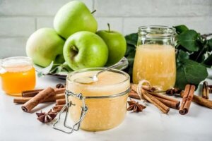 Rețetă de jeleu cu semințe de chia și mere verzi