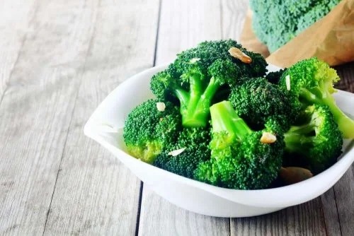 Broccoli pe lista de alimente bogate în acid folic