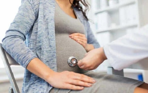 Medic care vorbește despre consumul de zahăr în sarcină